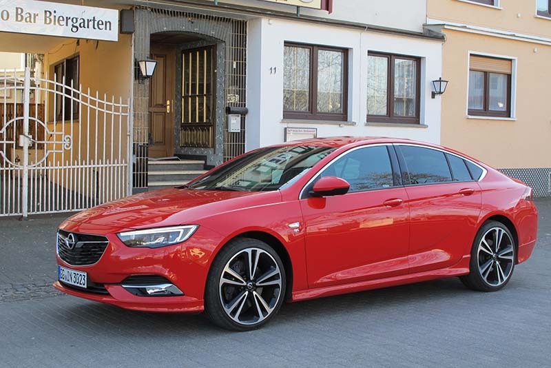 Opel Insignia Grand Sport kohottaa merkin mielikuvaa