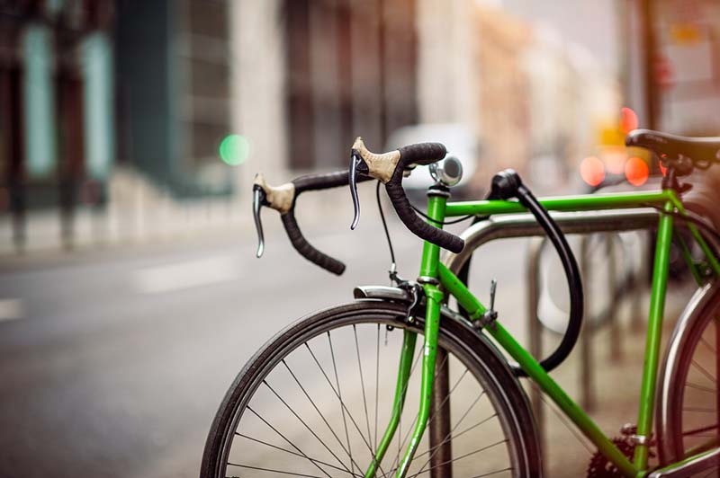 Lukitse polkupyörä kahdella lukolla – kova kaarilukko hidastaa fillarivoroa