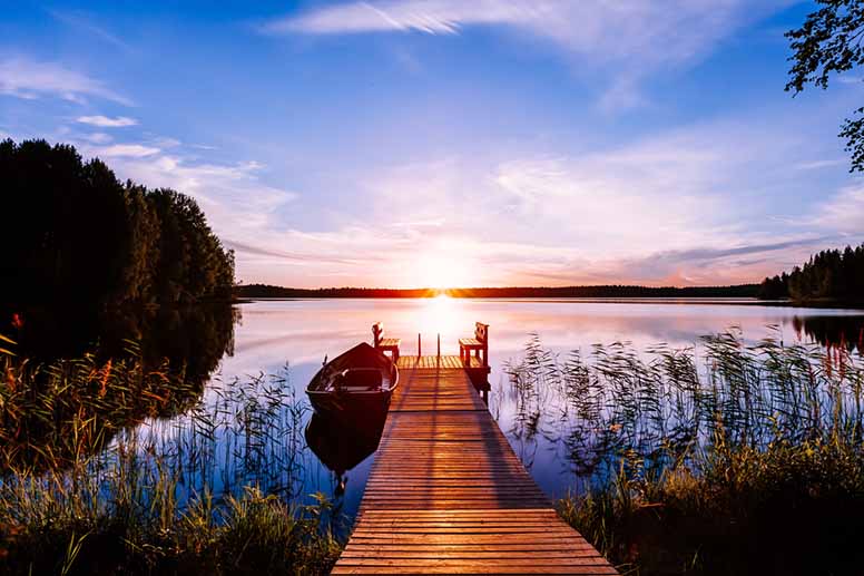 Asun ulkomailla – pitääkö minun maksaa kesämökin myynnistä veroa Suomeen?