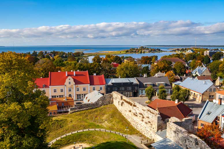 Myimme mökin Virossa – pitääkö myynnistä ilmoittaa verottajalle Suomessa?