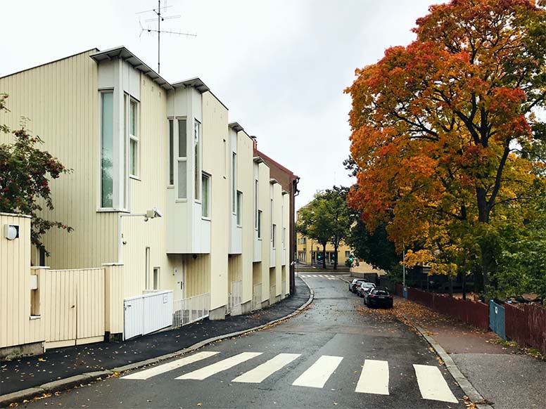 Rivitalo Helsingin Vallilassa syksyllä 2019