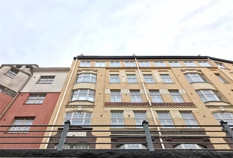 Kaksi kerrostaloa Helsingissä