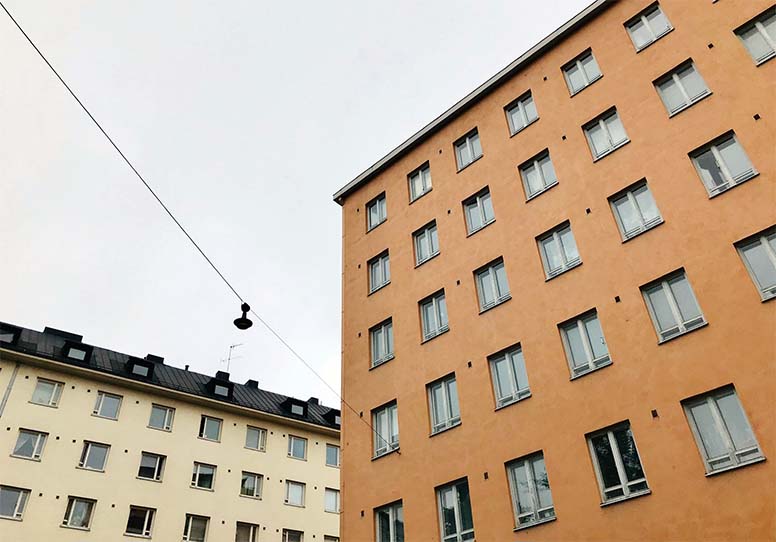 Kaksi kerrostaloa Helsingin Sörnäisissä