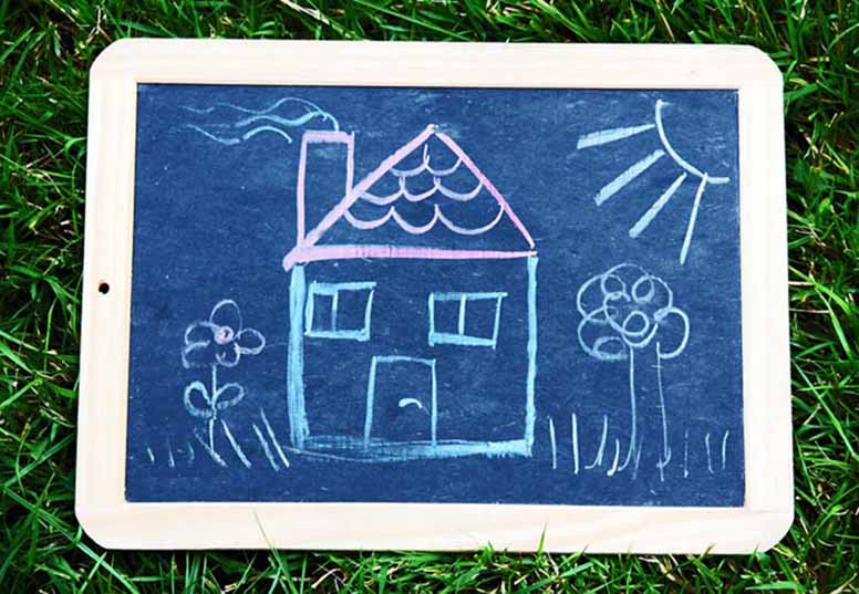 Liitutaulu ja omakotitalo