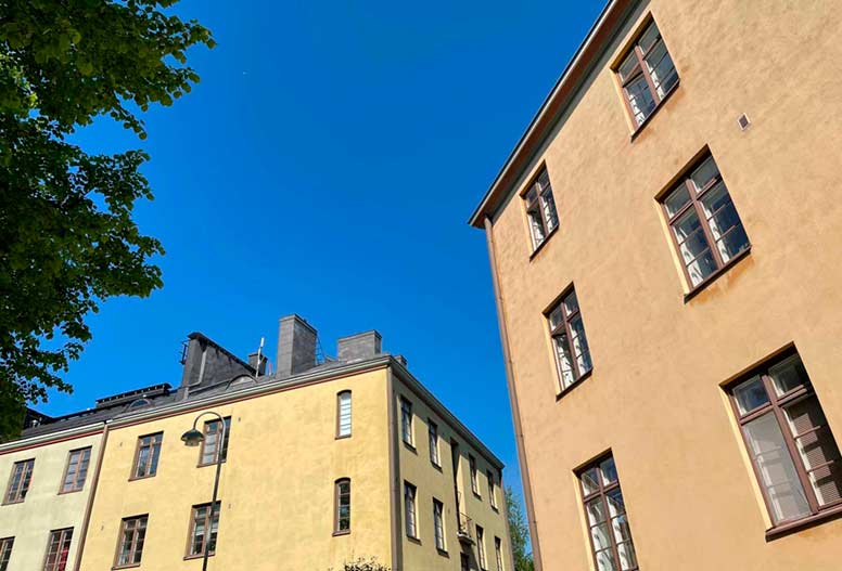 Kerrostaloja Kalliossa