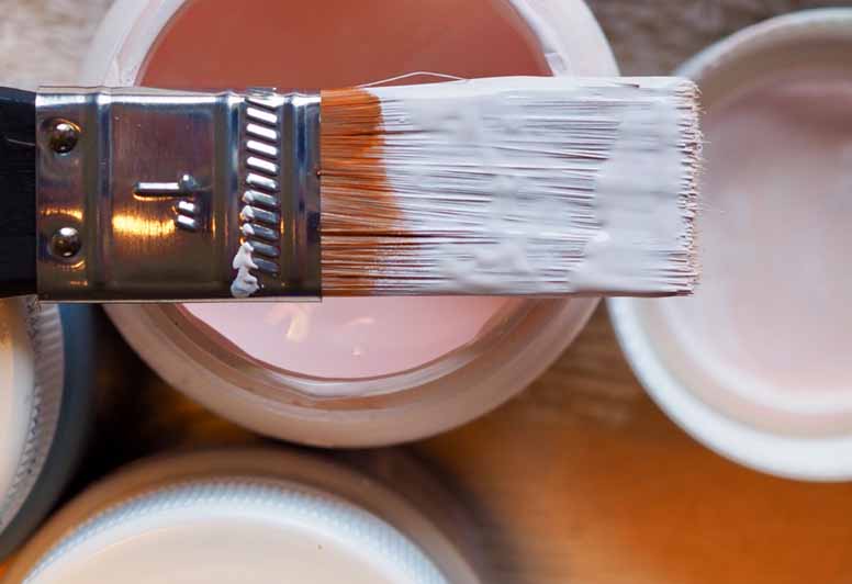 Pientä pintaremonttia kotona – näin putsaat ja lajittelet maalausvälineet oikein