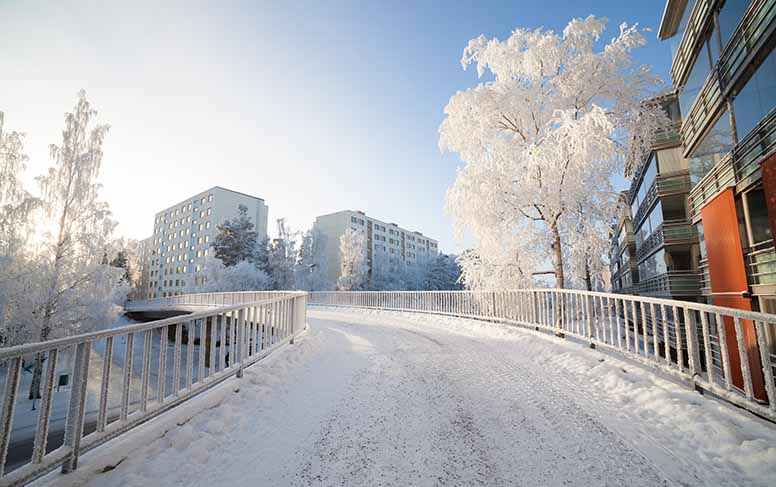 Silta, kerrostaloja, pakkanen