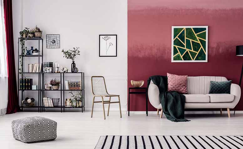 Olohuone, lattiatyyny, matto, sohva, kirjahylly