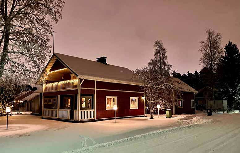 Punainen omakotitalo, talvi, Seinäjoki