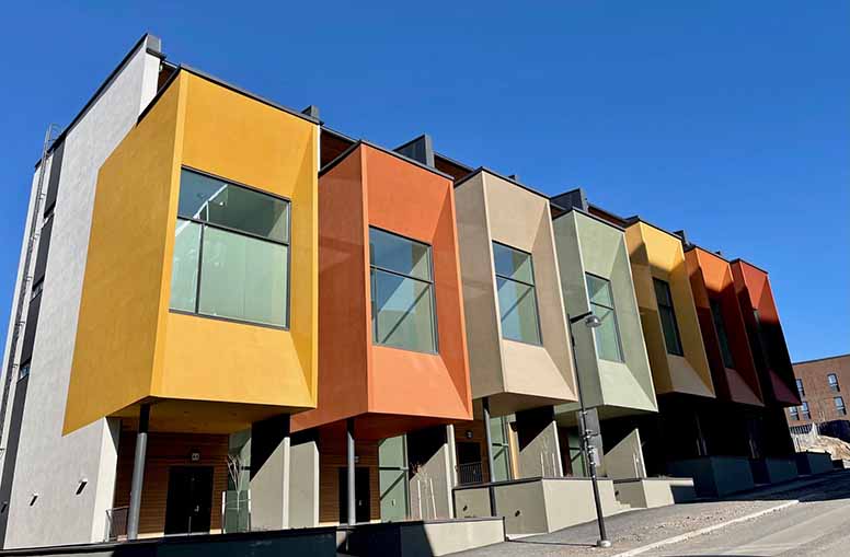 Varikäs kerrostalo Kruunuvuorenrannassa Helsingissä