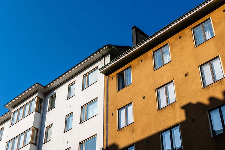 Kaksi kerrostaloa Helsingissä