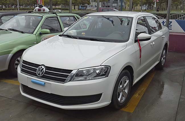 Volkswagen_Lavida_II_China_2015_650.jpg