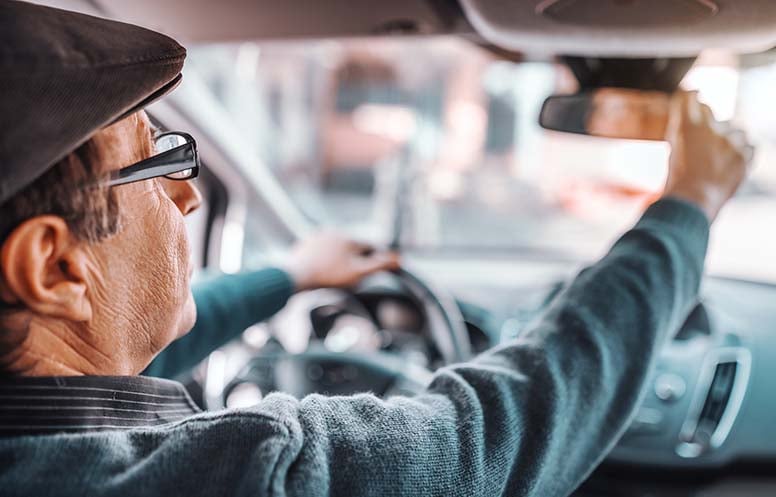 Parkkeeraatko ahtaaseen ruutuun? Pienikin kolhu voi maksaa 1 800 euroa