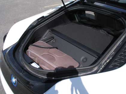 BMW i8:n tavaratila on kooltaan vain 154 litraa.
