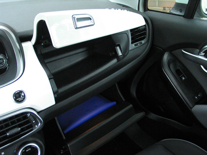 Fiat 500X hansikaslokero