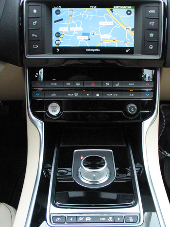 Jaguar XE navigaattori