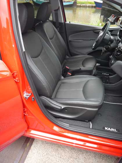 Opel Karlin etuistuimien säädettävyys on hyvä.