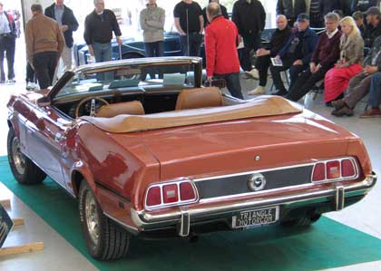 Ford Mustang 302 kuutiotuuman V8-koneella.