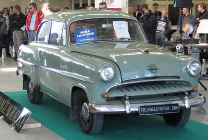 Opel Olympia Rekord vuodelta 1955 liikkui omalla moottorilla,