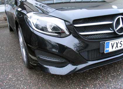 Mercedes-Benz B-sarjassa on on voimakkaasti muotoiltu spoileri.