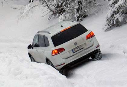 Volkswagen Touaregilla voi ajaa jopa kallellaan.