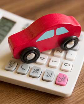 Auto ja laskin Kuva iStockphoto.com