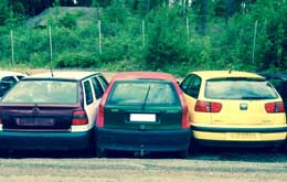 Romuauto päätyy kiertoon Kuusakoskella Vantaalla.
