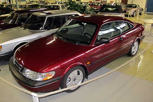 Aikoinaan Uudessakaupungissa kehitettiin Saabin avomalleja mutta 1990-luvulla siellä tehtiin myös museossa nähtävänä oleva coupé-prototyyppi, jolle ruotsalaiset eivät lämmenneet.