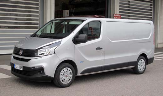 Metalliväri kuten koeajoautoauton vaaleanharmaa nostaa Fiat Talenton hintaa 536,91 euroa, kun kyseessä on 125-hevosvoimainen L2H1-malli.