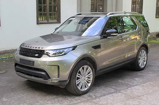 Land Rover Discoveryn korirakenne on alumiinia. Porrastettu kattolinja on Discoverylle tyypillinen piirre. Ilmanvastuskerroin on vain 0,33 Cd.