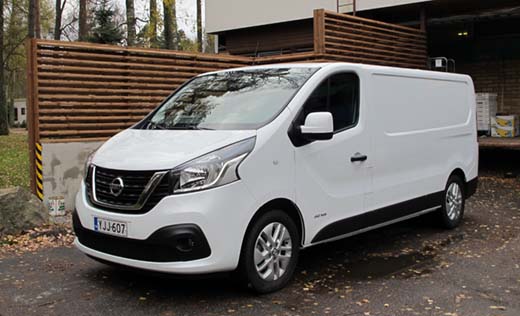 Nissan NV300:n ulkonäkö noudattelee samaa linjaa kuin Renault Traficissä, Opel Vivarossa ja Fiat Talentossa, vain keulamaski erottaa autot toisistaan. L2-versio on milliä vaille 5,4 metriä pitkä.