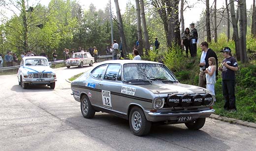 Ralli-Kadett oli aikoinaan hurja ajopeli, jolla 1960-70-lukujen vaihteessa ajettiin useita rallin Suomen mestaruuksia. Silloiseen kakkosryhmään viritettynä vakioauton 90 hevosvoiman teho kasvoi noin 170 hevosvoimaan. Kuva on Lahden Classic Motorshown näytösajosta vuonna 2008.