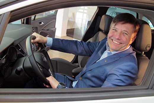 ”Autoala elää uutuuksilla”, Suomen Opelin toimitusjohtaja Rami Kittilä toteaa. Opelilla niitä riittää tällekin vuodelle. Kittilä toimii tällä hetkellä myös Autotuojat ry:n puheenjohtajana.