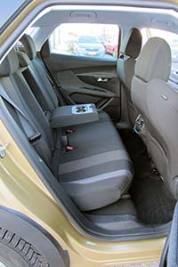 Kovuus pilaa Peugeot 3008:n takapenkin istuinpaikat.
