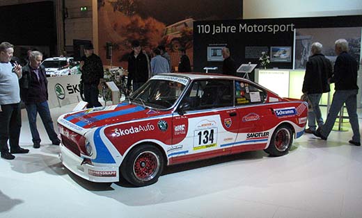 Takamoottorikaudella suomalaiset käyttivät ralleissa yleensä sedan-mallista Škodaa mutta tehtaan RS 130 -malliset kilpurit oli tehty coupé-mallista.