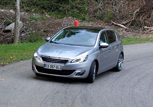 Harmaa on maamme yleisin auton ulkoväri. Viime vuoden yhdeksän ensimmäisen kuukauden aikana suurin osuus harmaalla oli Peugeotin Suomen myynnistä, 35 %. Kuvassa 308-malli ensiesittelyn aikaan Ranskassa.