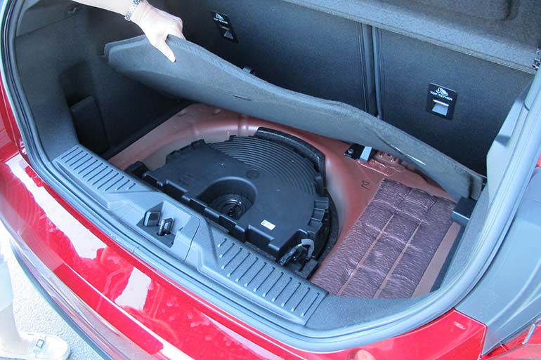 Tavaroille on Fiesta Activessa tilaa 311 litraa. Tavaratilan alla on B&O-äänentoistojärjestelmän laitteistoa. 14 tuuman varapyörän Activeen saa vain silloin kun autossa ei ole B&O Play -varustusta tai panoraamakattoa.