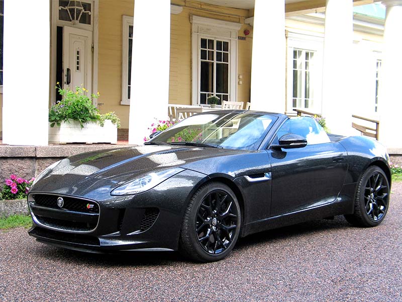 Jaguar – valitsetko 130 000 eurolla solakan katin vai ärjyn pedon?