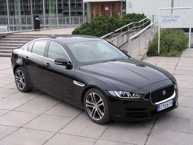 Jaguar XE on tehty muotojen ehdoilla