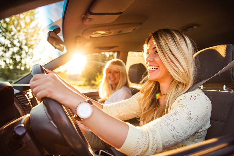 30 vinkkiä: Autolla kesälomalle – ovatko ikkunavasara ja vara-avain mukana, onko auto tankattu?