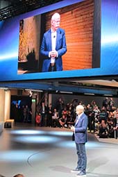 Pääjohtaja Dieter Zetschen pukeutuminen ei noudatellut saksalaisten johtajien perinteisesti konservatiivista pukukoodia. 