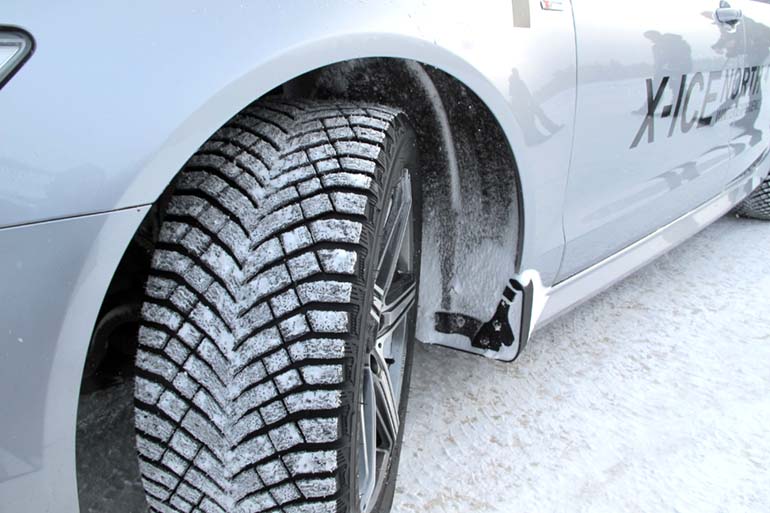 Michelin X-Ice North 4:ssa on uusimman sukupolven V-muotoinen pintakuvio. 
