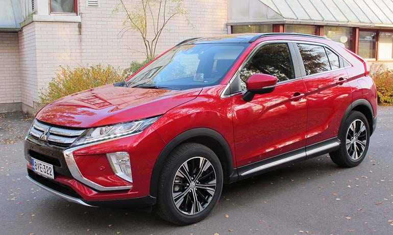 Mitsubishi Eclipse Crossin ulkonäkö jakaa mielipiteitä. Esimerkiksi englantilainen Autocar-lehti luonnehtii sitä tyylikkääksi, tulevaisuuteen suuntautuneeksi keskikokoiseksi SUV:ksi.