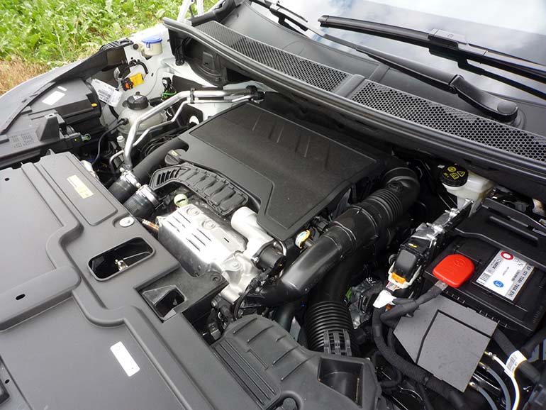 Kahdeksanvaihteinen automaattivaihteisto sopii 1.2-litraisen turbomoottorin yhteyteen erinomaisesti.