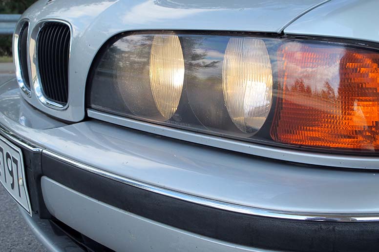 Vältä auton valo-ongelmat – umpiot kuntoon, sameat ajovalot kirkkaiksi