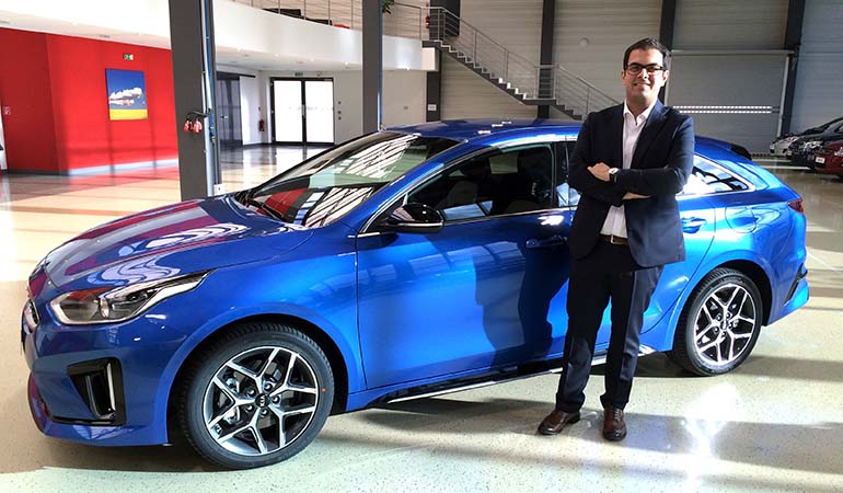 Tuotepäällikkö Ioannis Roussis sijoittaa uuden ProCeed-mallin C1-segmentin yläosaan. ”Tässä autossa saa extraa maksamatta C2-hintaa”, Roussis toteaa.