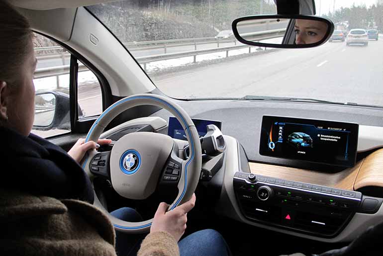 BMW i3 oli vuonna 2017 koeajossa REX-apumoottorilla varustettuna versiona. BMW:n persoonallinen täyssähköauto yllätti monin tavoin ominaisuuksillaan.