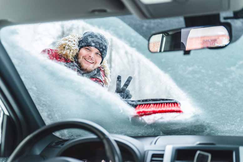 Älä ajele iglulla – talvikelissä auto putsattava kunnolla