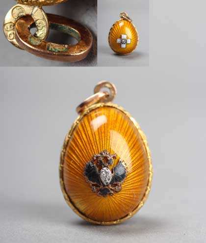 Helanderilla myyty Fabergén valmistama riipus on emalia ja kultaa.