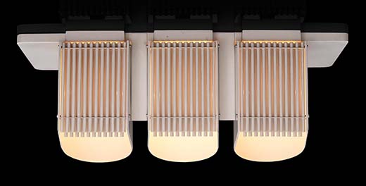 Annmari´sin huutokaupassa myyty Alvar Aallon suunnittelema kattovalaisinpari on Valaistustyön vuonna 1959 valmistama ja mallia Enso/3. Se on peräisin Typpi Oy:n pääkonttorista Oulusta. Hinta nousi huutomaksuineen yli 13 000 euroon.